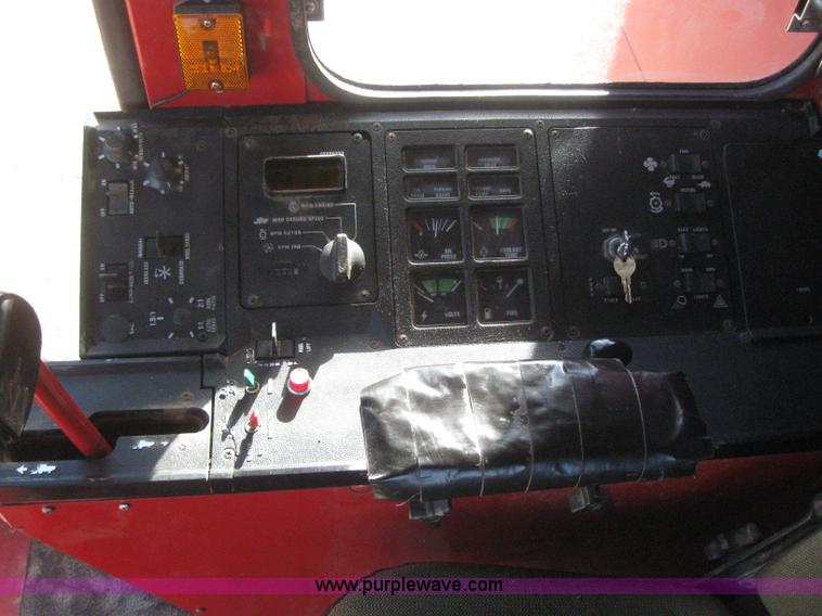 image for item 3255 1983 International 1480 combine