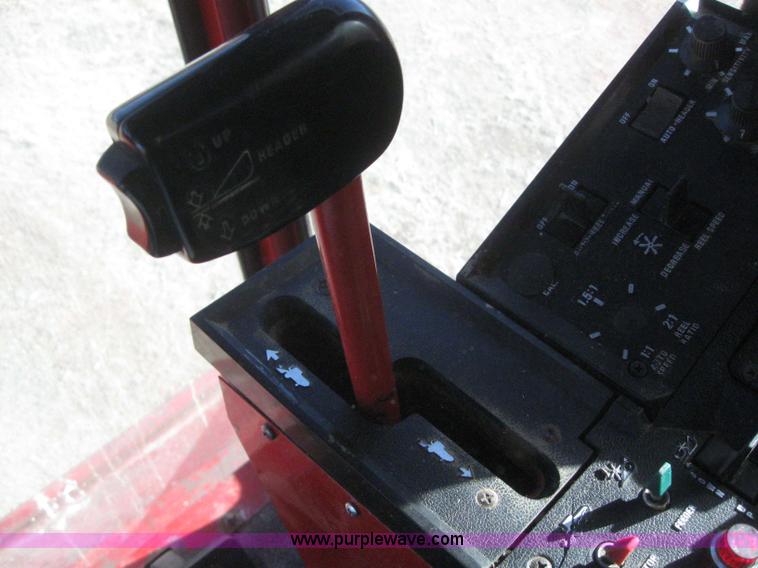 image for item 3255 1983 International 1480 combine