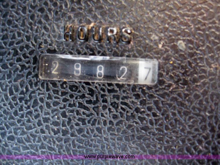 image for item 3255 1983 International 1480 combine