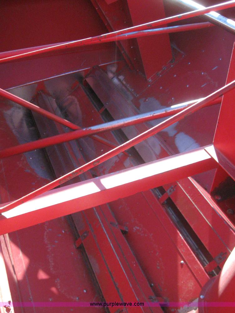 image for item 3255 1983 International 1480 combine