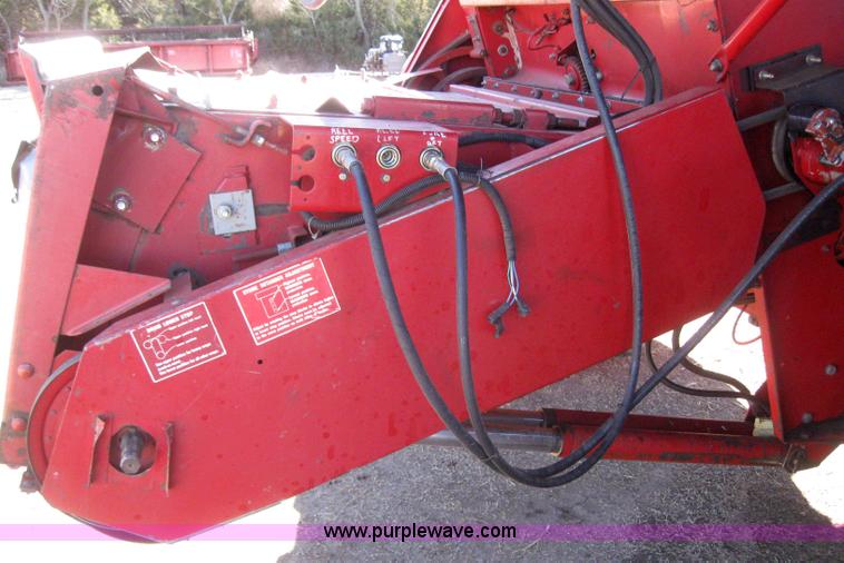 image for item 3255 1983 International 1480 combine