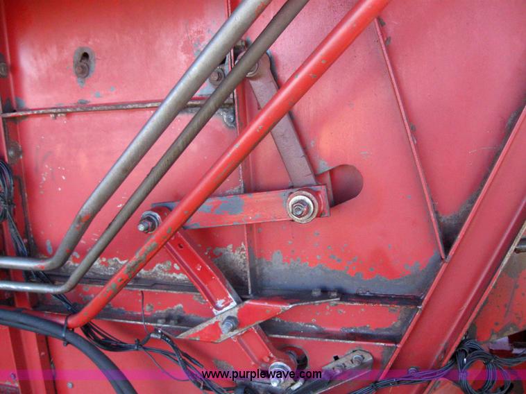 image for item 3255 1983 International 1480 combine