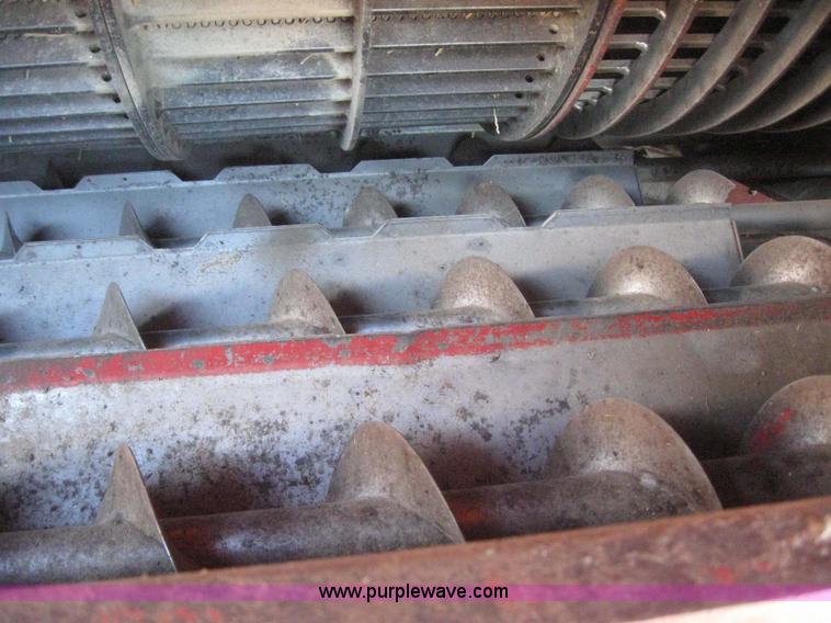 image for item 3255 1983 International 1480 combine