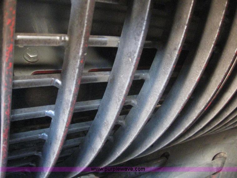 image for item 3255 1983 International 1480 combine