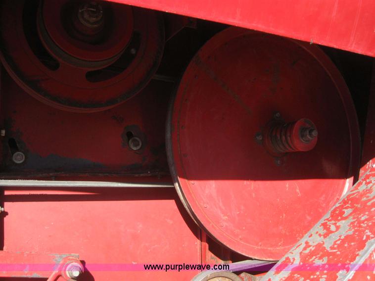 image for item 3255 1983 International 1480 combine