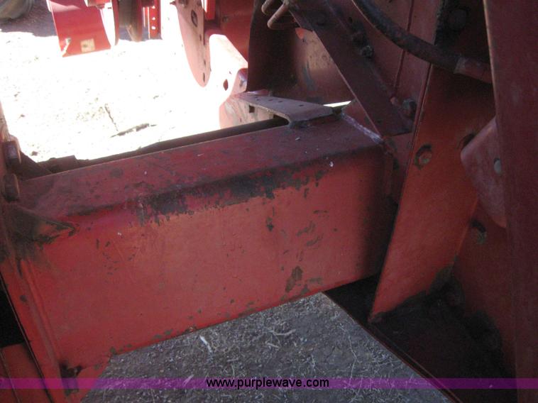 image for item 3255 1983 International 1480 combine