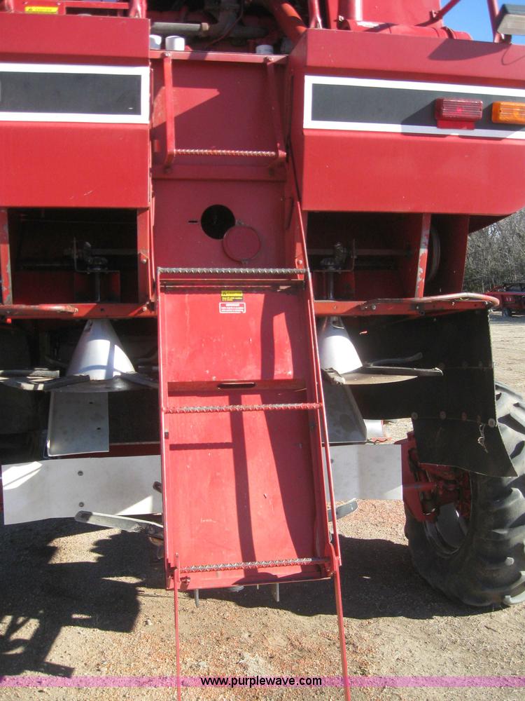 image for item 3255 1983 International 1480 combine