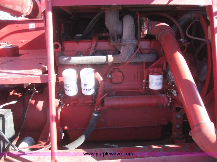 image for item 3255 1983 International 1480 combine