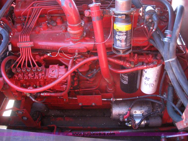 image for item 3255 1983 International 1480 combine