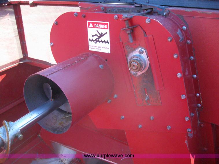 image for item 3255 1983 International 1480 combine