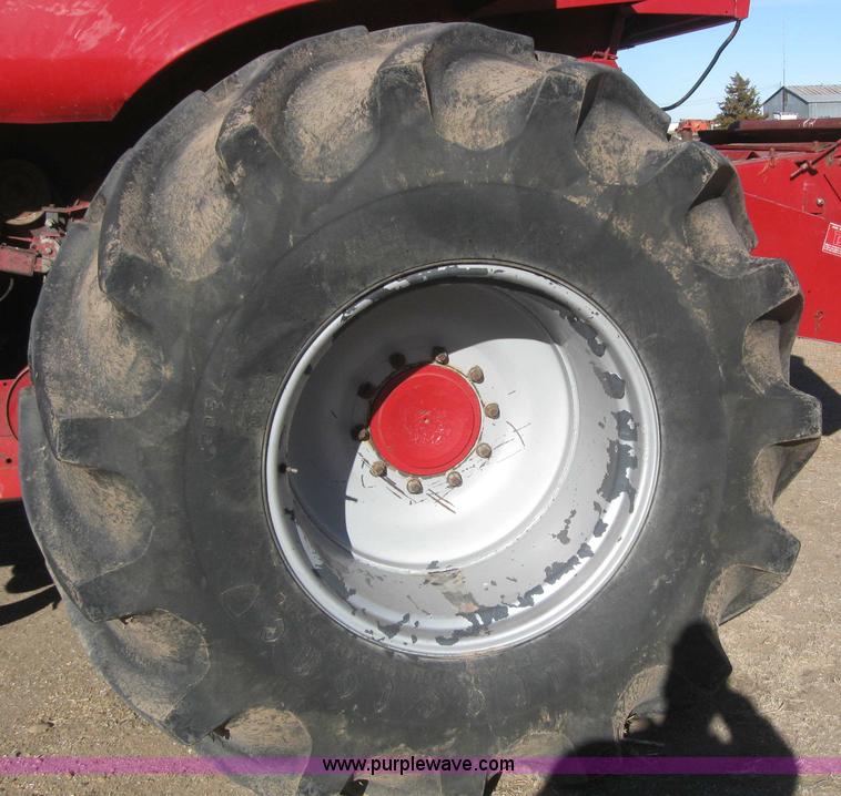 image for item 3255 1983 International 1480 combine