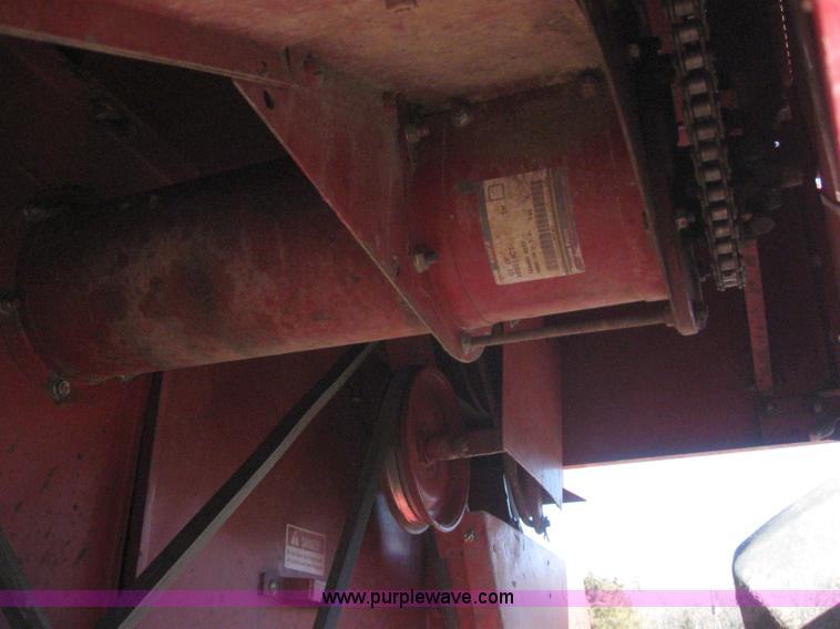 image for item 3255 1983 International 1480 combine