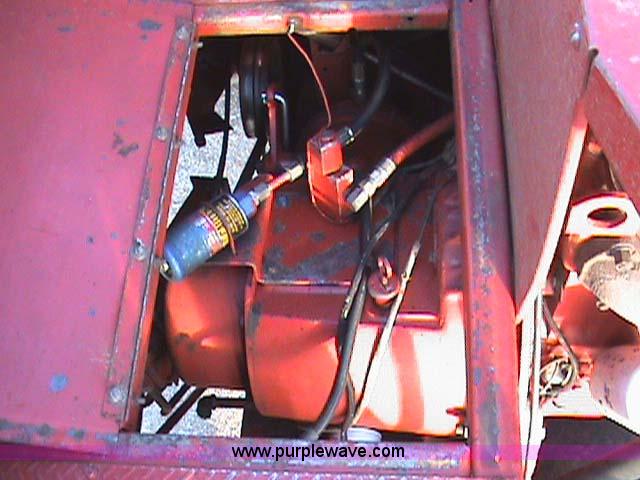 image for item 3255 1983 International 1480 combine