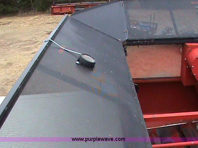 image for item 3255 1983 International 1480 combine