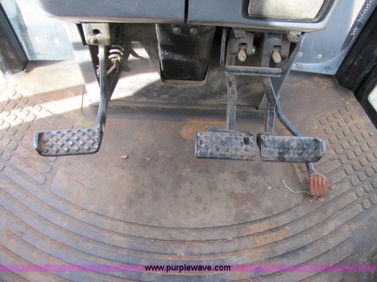 image for item 3500 1996 New Holland 8970 MFWD tractor