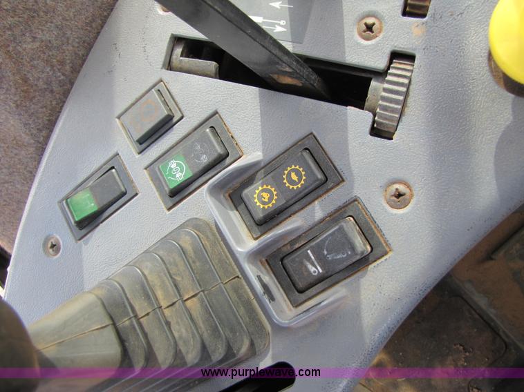 image for item 3500 1996 New Holland 8970 MFWD tractor