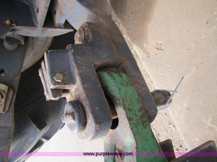 image for item 3500 1996 New Holland 8970 MFWD tractor