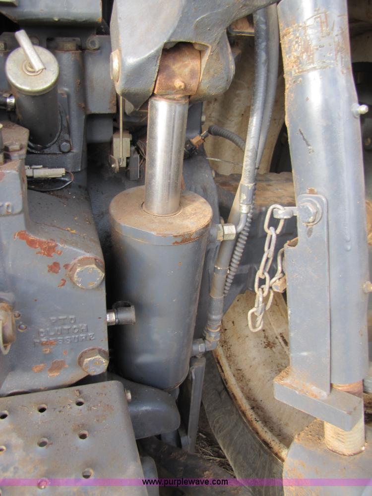 image for item 3500 1996 New Holland 8970 MFWD tractor