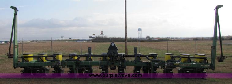 image for item 3635 1999 John Deere 1710 Max Emerge Plus planter