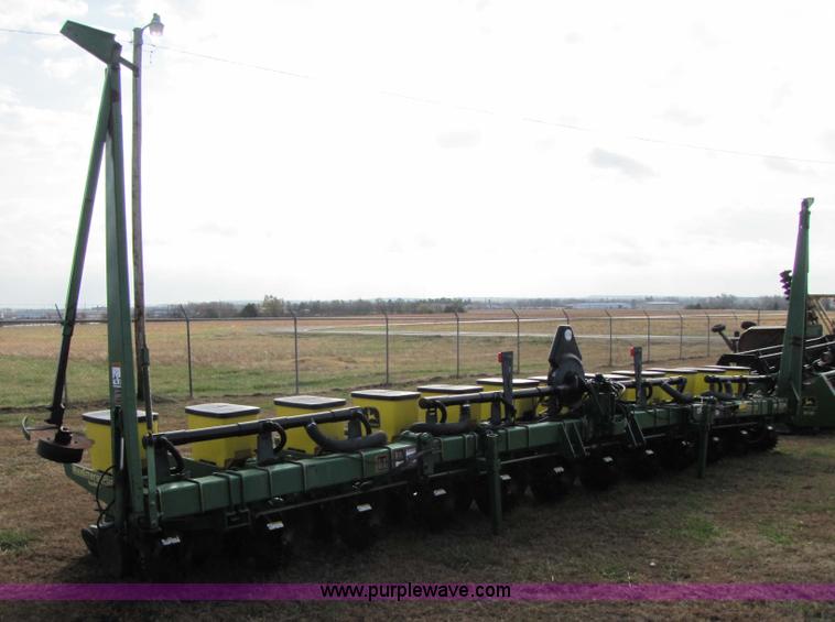 image for item 3635 1999 John Deere 1710 Max Emerge Plus planter