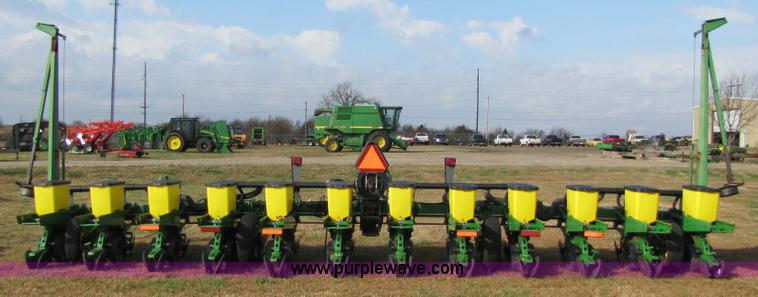 image for item 3635 1999 John Deere 1710 Max Emerge Plus planter