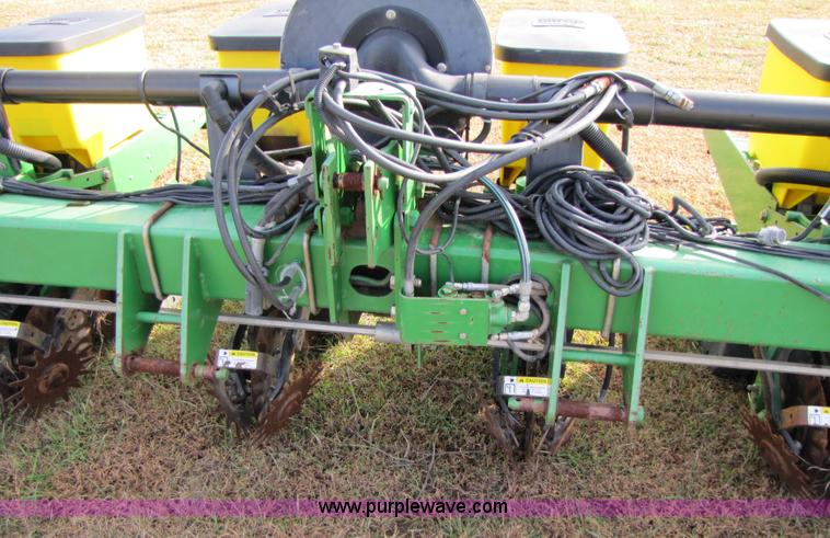 image for item 3635 1999 John Deere 1710 Max Emerge Plus planter