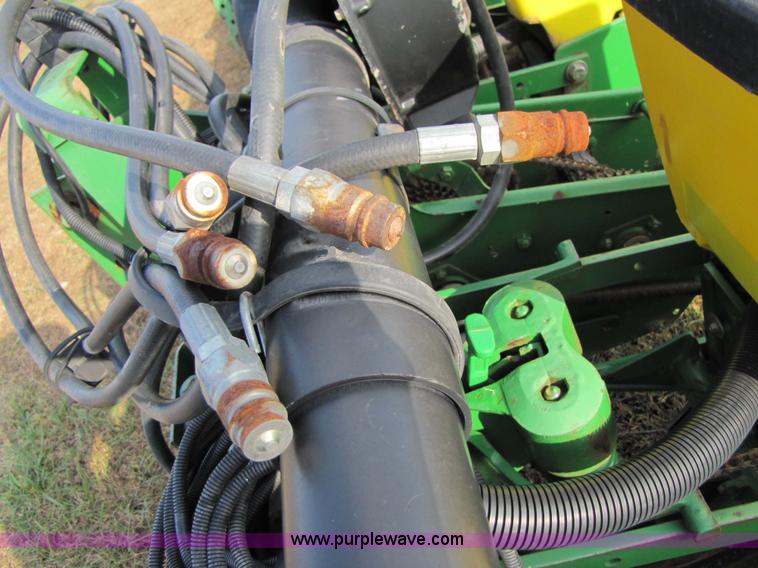 image for item 3635 1999 John Deere 1710 Max Emerge Plus planter