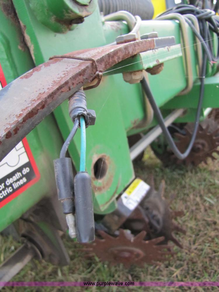 image for item 3635 1999 John Deere 1710 Max Emerge Plus planter