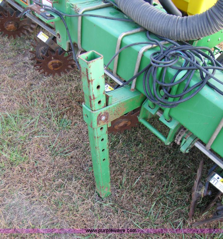 image for item 3635 1999 John Deere 1710 Max Emerge Plus planter