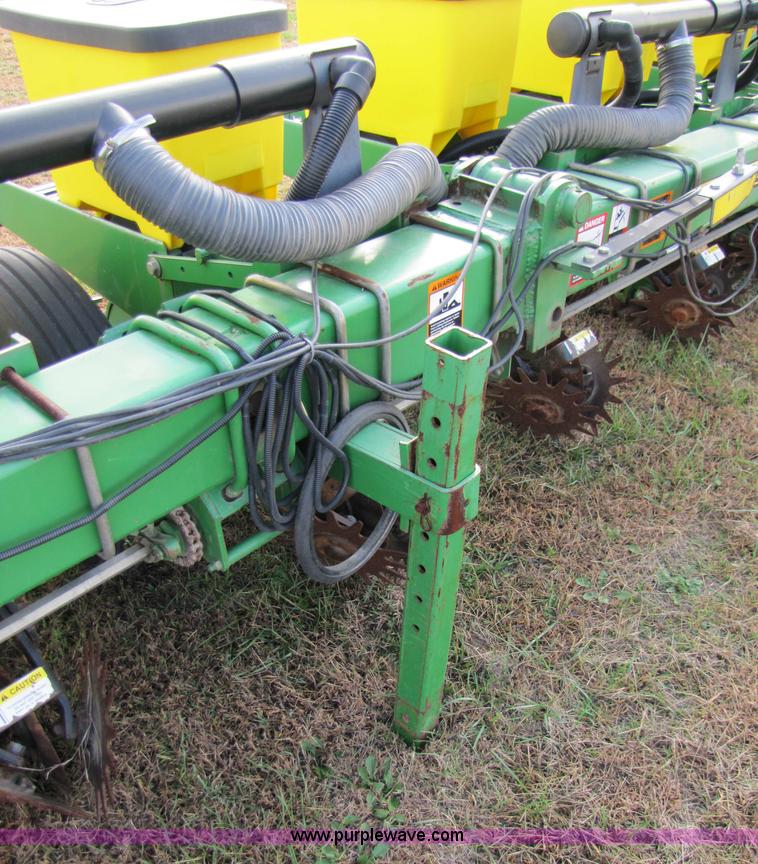 image for item 3635 1999 John Deere 1710 Max Emerge Plus planter