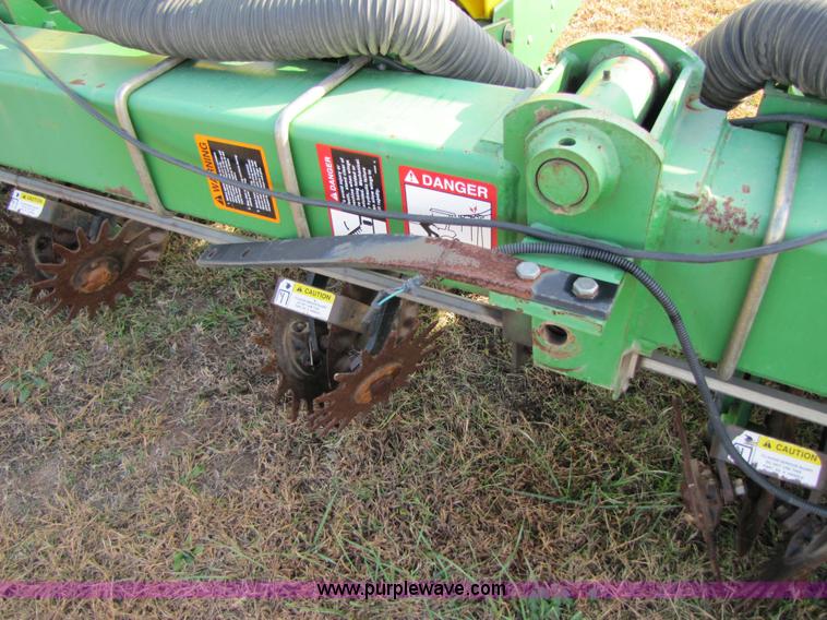 image for item 3635 1999 John Deere 1710 Max Emerge Plus planter