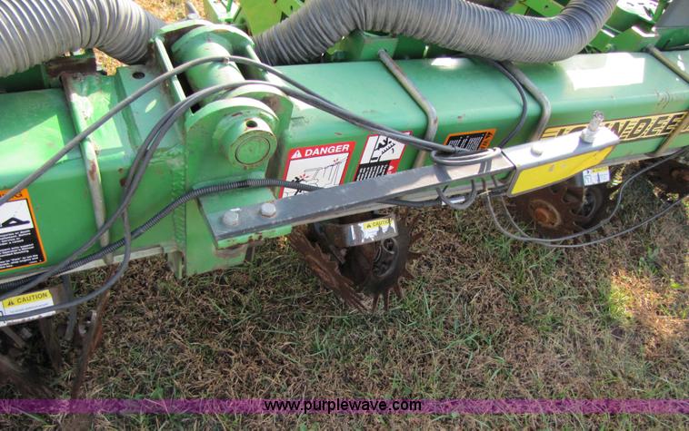 image for item 3635 1999 John Deere 1710 Max Emerge Plus planter