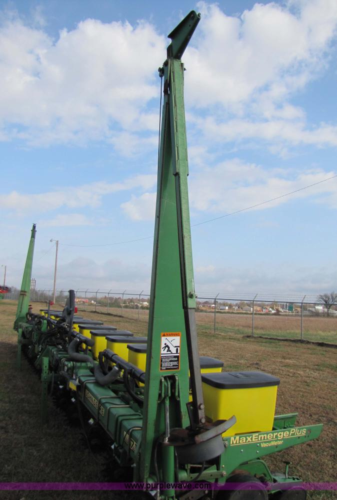 image for item 3635 1999 John Deere 1710 Max Emerge Plus planter