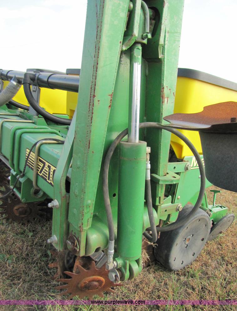 image for item 3635 1999 John Deere 1710 Max Emerge Plus planter