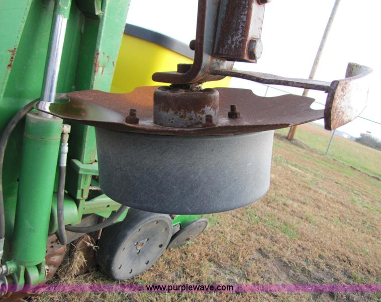 image for item 3635 1999 John Deere 1710 Max Emerge Plus planter