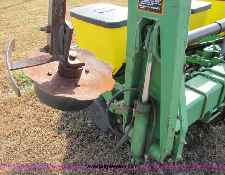image for item 3635 1999 John Deere 1710 Max Emerge Plus planter