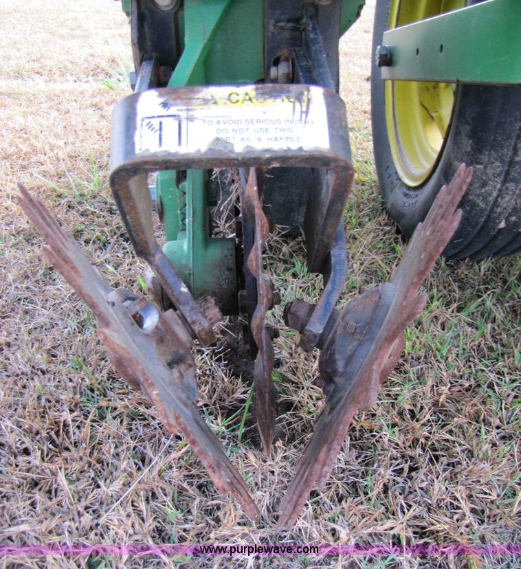 image for item 3635 1999 John Deere 1710 Max Emerge Plus planter