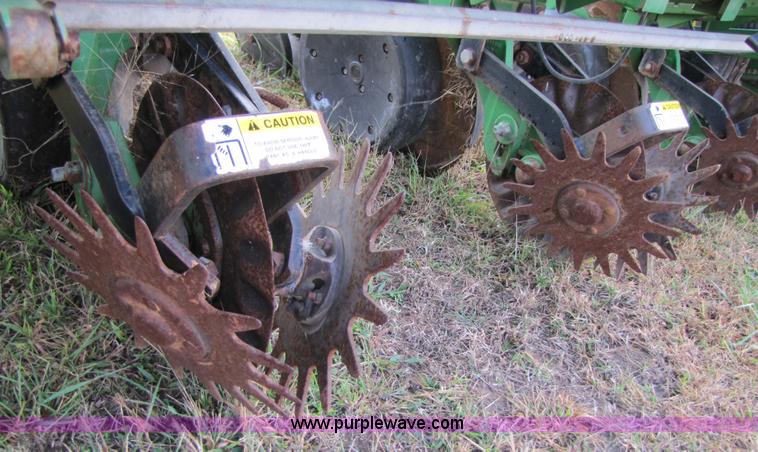 image for item 3635 1999 John Deere 1710 Max Emerge Plus planter