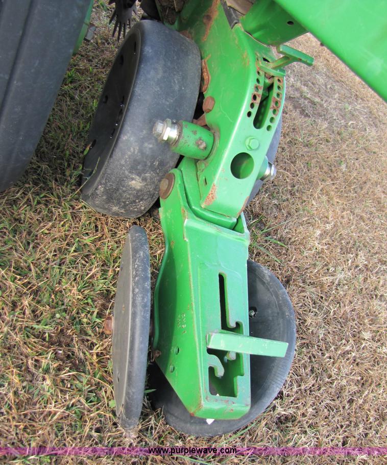 image for item 3635 1999 John Deere 1710 Max Emerge Plus planter