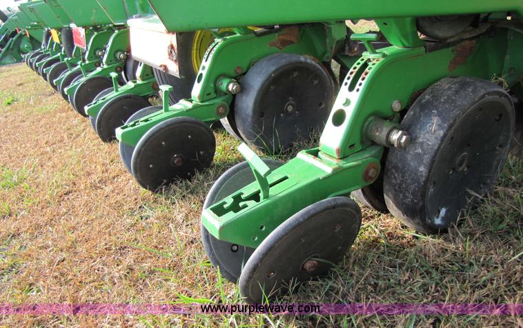 image for item 3635 1999 John Deere 1710 Max Emerge Plus planter