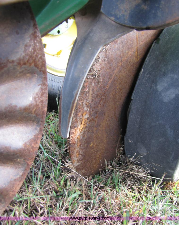 image for item 3635 1999 John Deere 1710 Max Emerge Plus planter