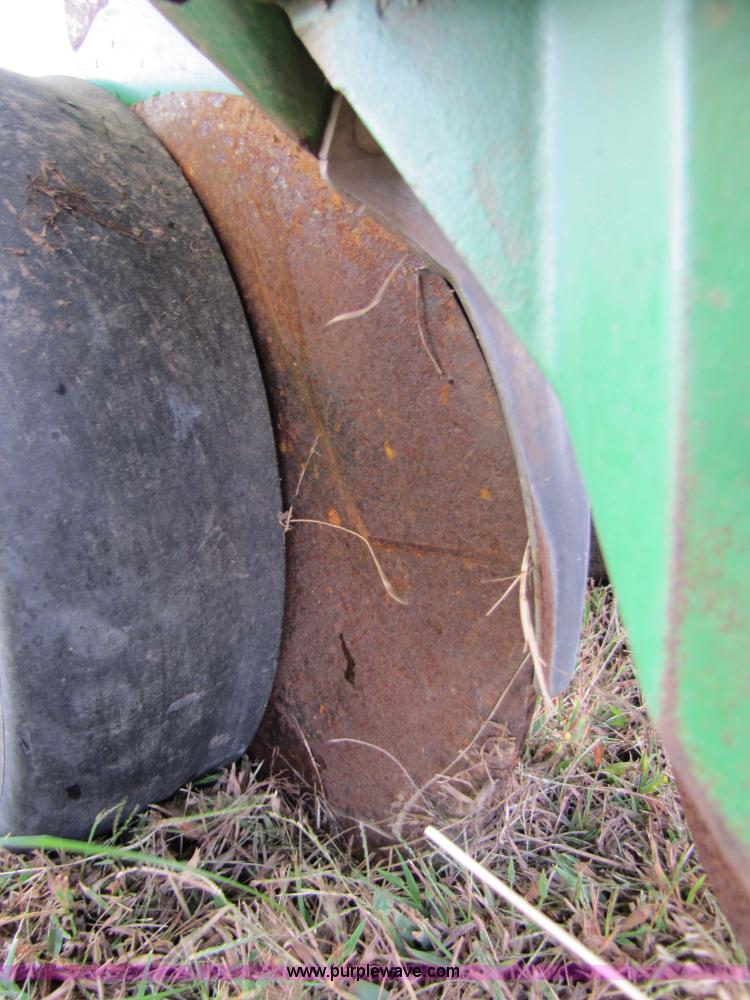 image for item 3635 1999 John Deere 1710 Max Emerge Plus planter