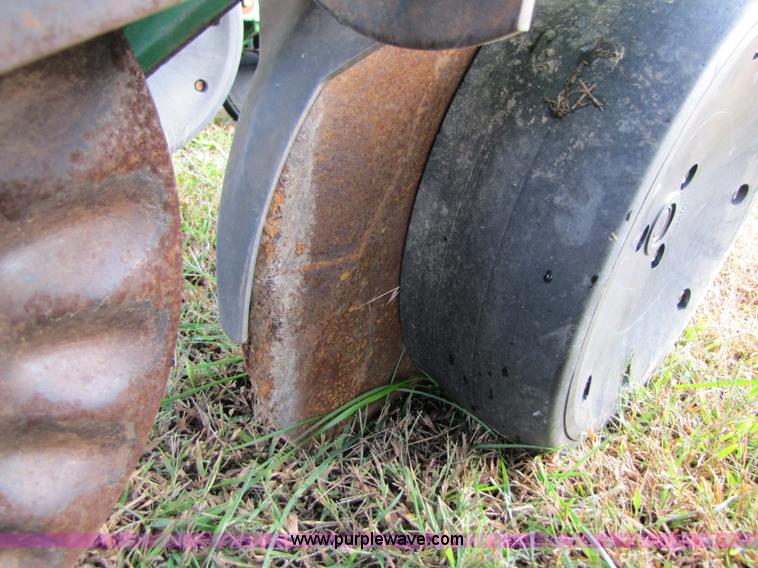 image for item 3635 1999 John Deere 1710 Max Emerge Plus planter