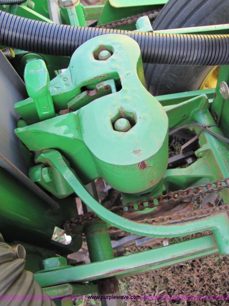 image for item 3635 1999 John Deere 1710 Max Emerge Plus planter