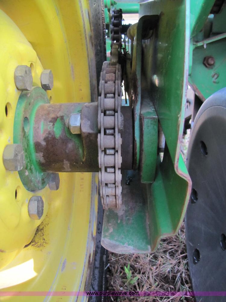 image for item 3635 1999 John Deere 1710 Max Emerge Plus planter