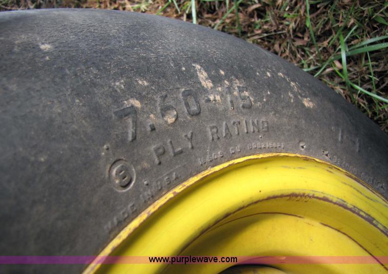 image for item 3635 1999 John Deere 1710 Max Emerge Plus planter