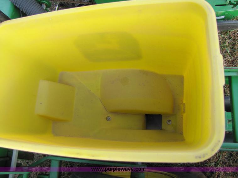 image for item 3635 1999 John Deere 1710 Max Emerge Plus planter