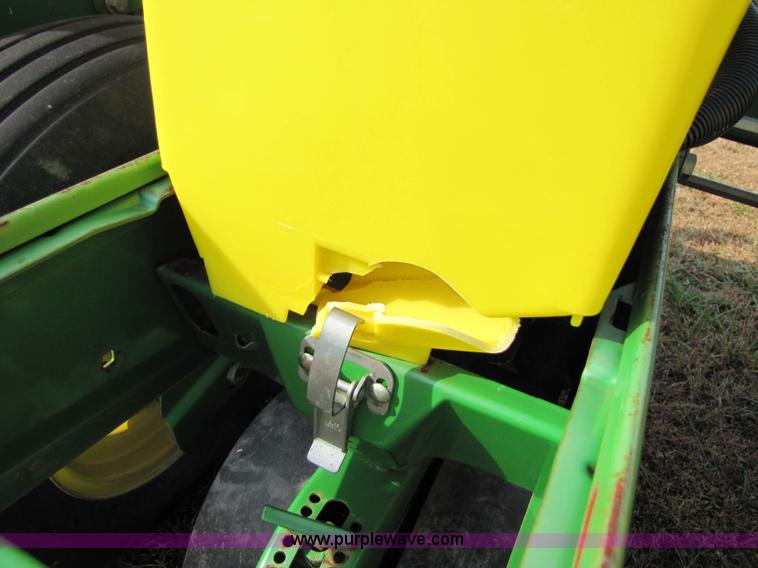 image for item 3635 1999 John Deere 1710 Max Emerge Plus planter