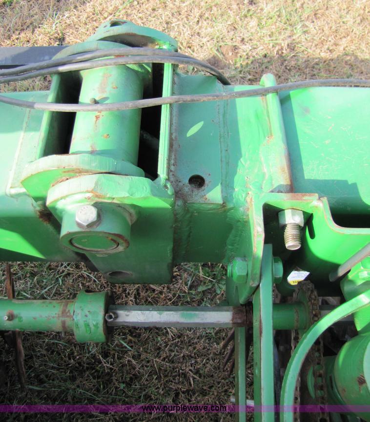 image for item 3635 1999 John Deere 1710 Max Emerge Plus planter