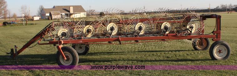 image for item 4801 Hesston 3983 12 wheel rake